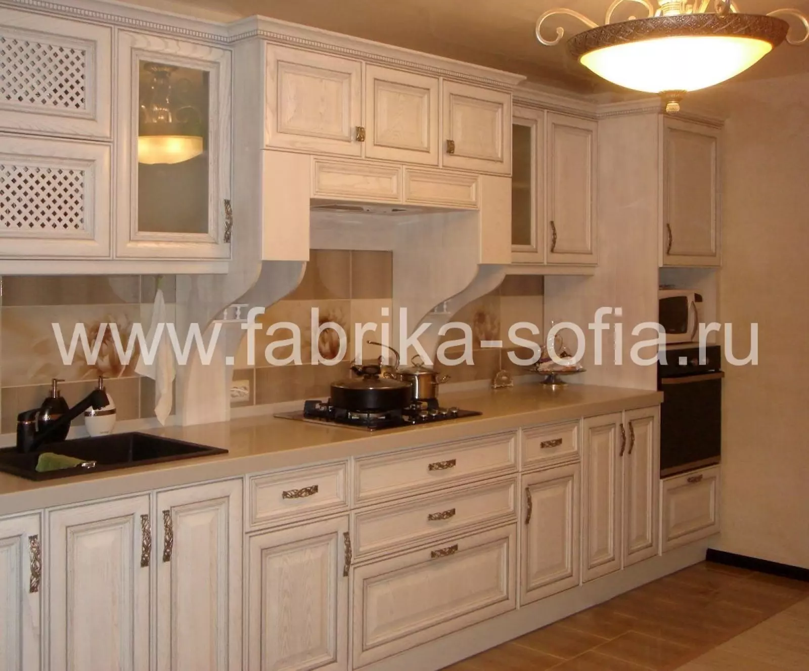 Современный кухонный гарнитур в классическом стиле от производителя
