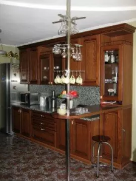 Кухонный гарнитур под натуральное дерево для небольшой кухни