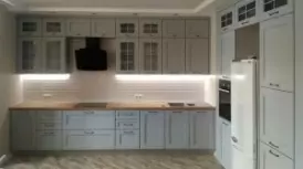Светлая кухня в классическом стиле под заказ