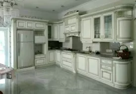 Стильный кухонный гарнитур в классическом стиле