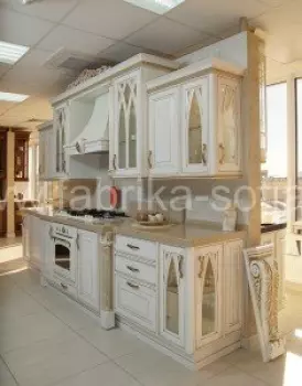 Оригинальная кухня светлых тонов под заказ от производителя