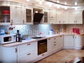 Кухня в классическом стиле из осветленного массива дуба под заказ