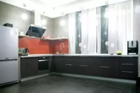 Стильный угловой кухонный гарнитур в стиле модерн