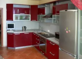 Яркий кухонный гарнитур для небольшой кухни