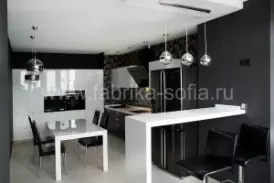 Баланс красоты и строгости в модели кухни в стиле модерн