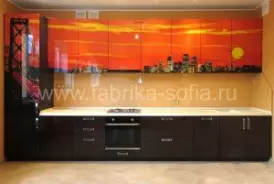 Оригинальная кухня с фотопринтом на фасадах