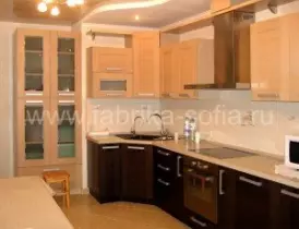 Угловой кухонный гарнитур в стиле модерн