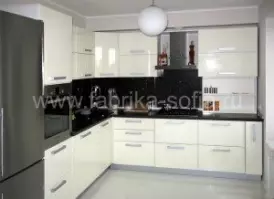 Современная кухня в бело-серых тонах под заказ в Краснодаре