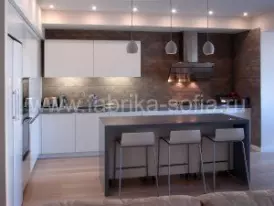 Светлая кухня в простом минималистичном дизайне под заказ