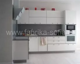 Угловая кухня со светлыми фасадами под заказ в Краснодаре