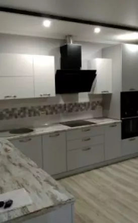 Стильный кухонный гарнитур в современном стиле