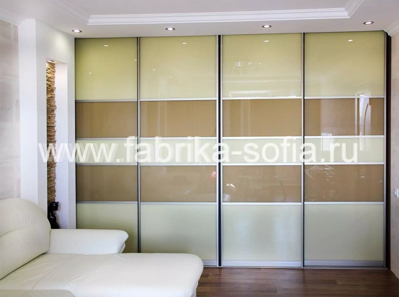 Встроенный четырехстворчатый шкаф-купе под заказ в Краснодаре