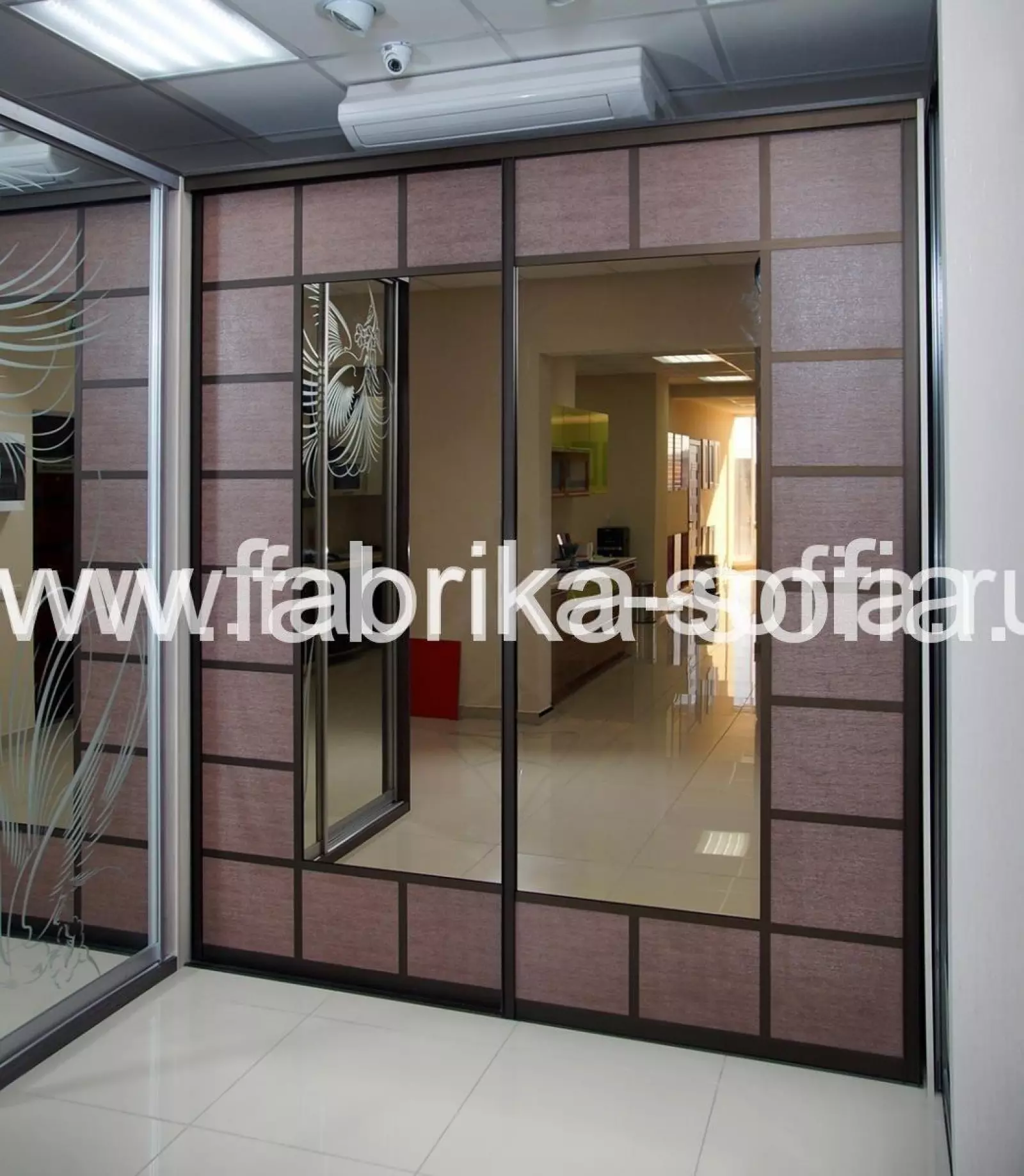 Современный встроенный шкаф-купе под заказ от производителя