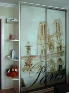 Компактный двустворчатый шкаф-купе с нежным фотопринтом