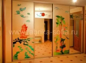 Шкаф-купе с оригинальным художественным дизайном