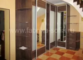 Удобный угловой шкаф-купе для прихожей на заказ в Краснодаре