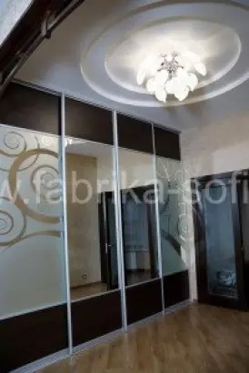 Встроенный шкаф-купе в современном стиле под заказ